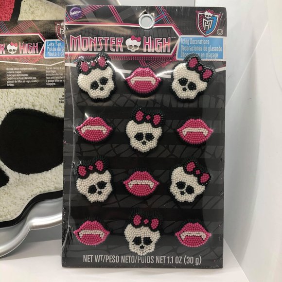 Monster High New Cake Pan, Icing Decorations, and Birthday Candle. - Picture 3 of 9